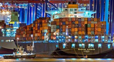 Hvor mange containere kan der være på verdens største skib?